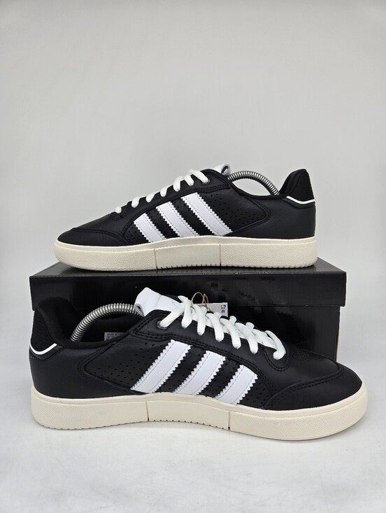 adidas Men\'s Tyshawn Low JQ1137 Core Black Cloud White Shoes Size 9 main image 8